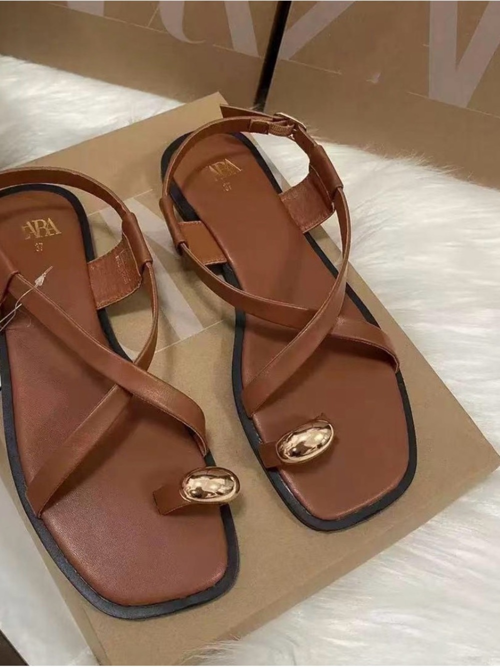 Brown Leather Toe-Ring Flat Sandals